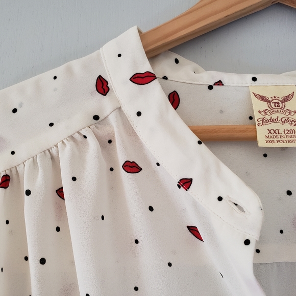 Faded Glory Red Lips blouse - Picture 7 of 7